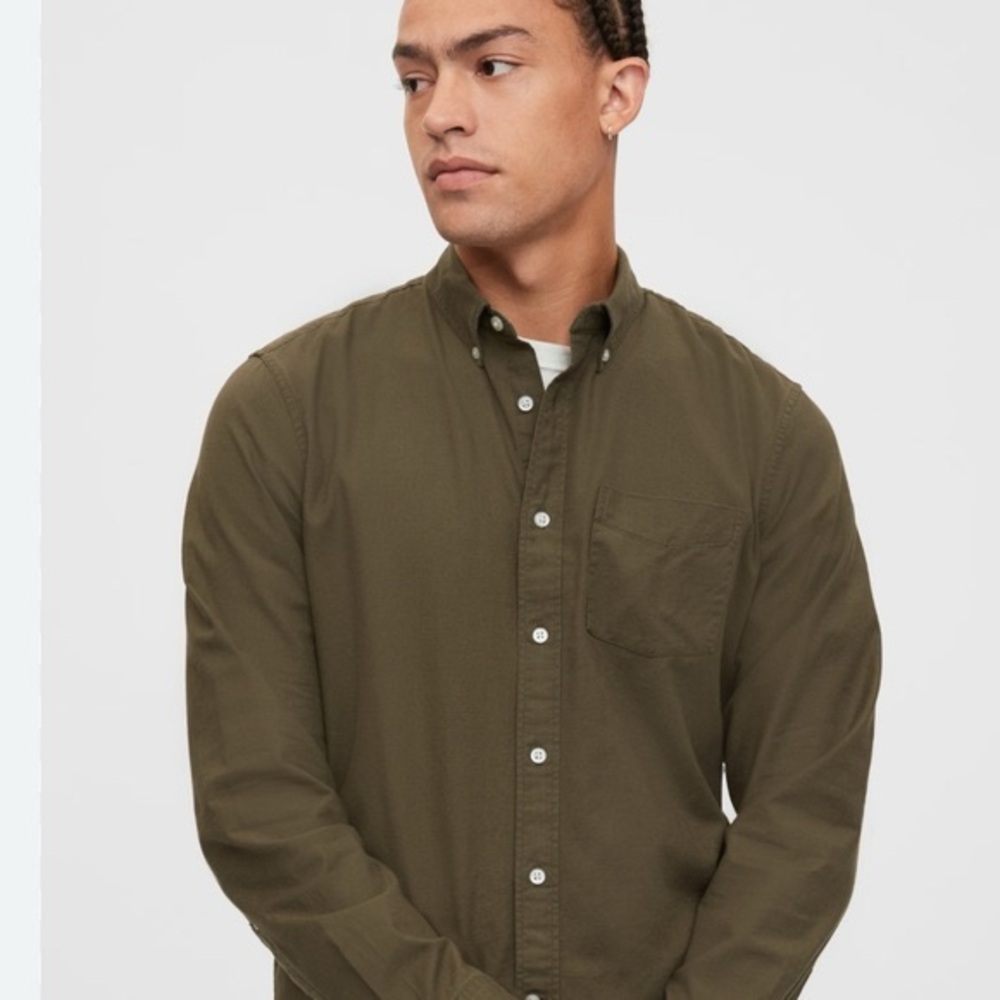 GAP Men's Casual Olive Button-Down Shirt